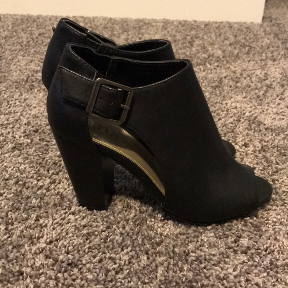 Black heel size 6.5